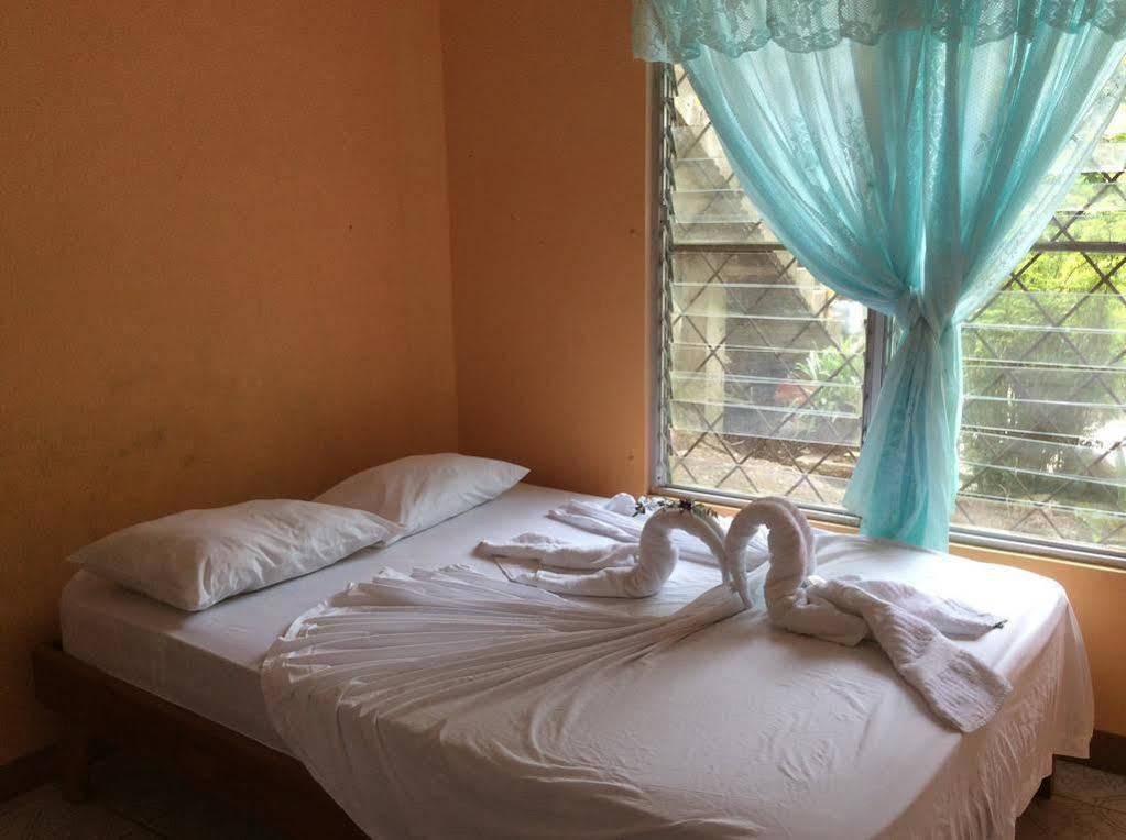 Cabinas El Muellecito Tortuguero Ngoại thất bức ảnh